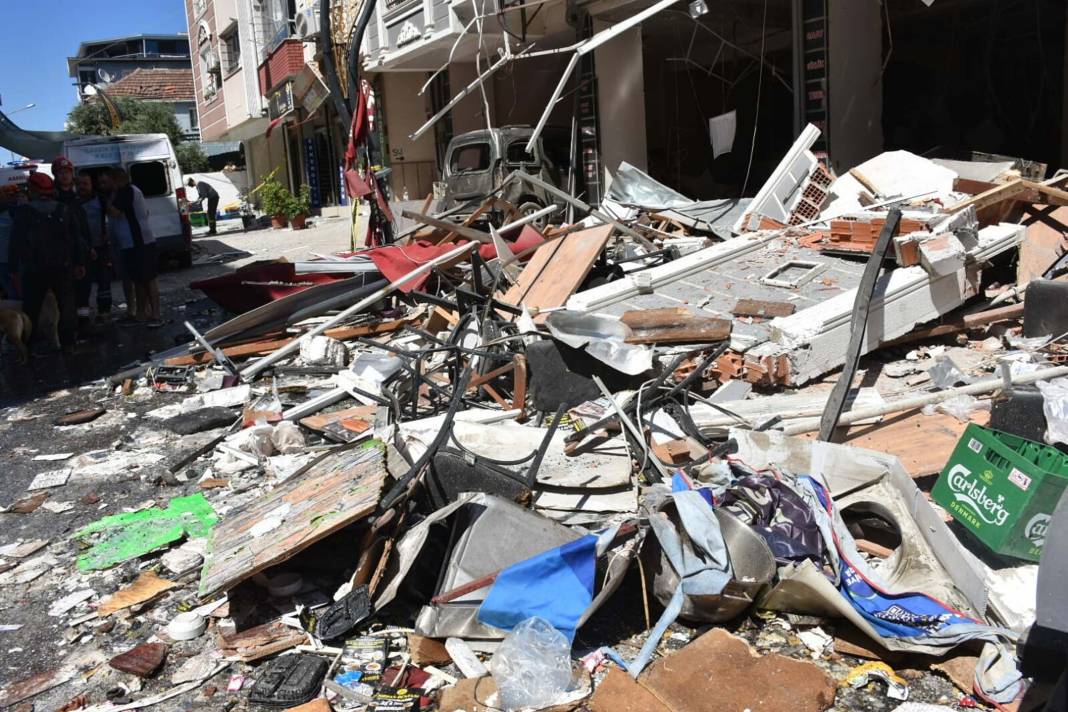 İzmir’deki faciada hasar tespit çalışmaları başladı 20